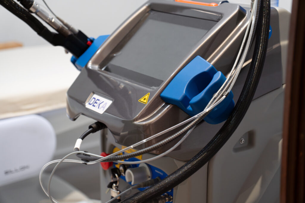 deka_alexandrit_motus_ax_laser_display